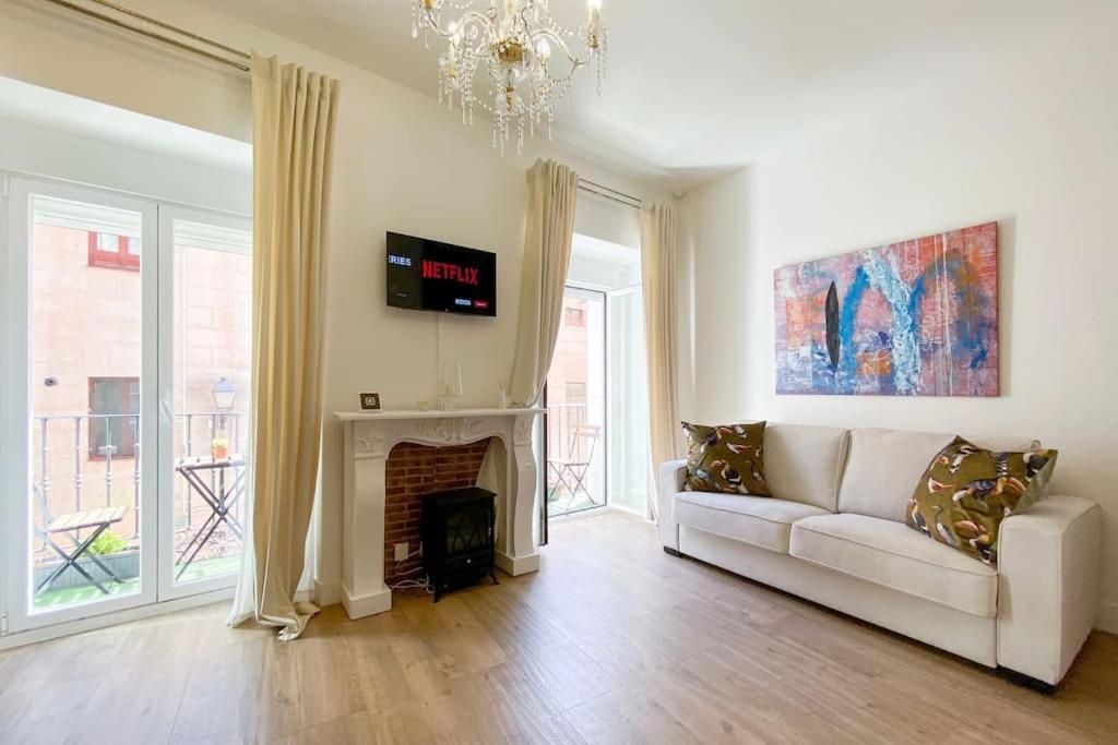 New Lavapies Spacious Flat, 2 Bedrooms And 2 Balconies Madrid Exterior photo