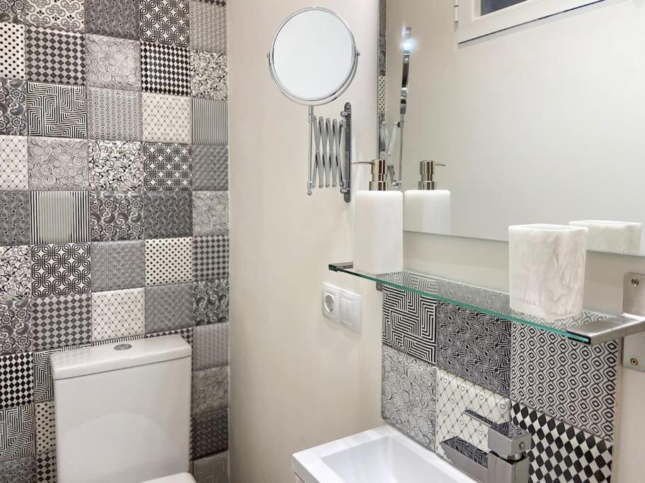 New Lavapies Spacious Flat, 2 Bedrooms And 2 Balconies Madrid Exterior photo
