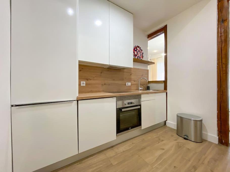New Lavapies Spacious Flat, 2 Bedrooms And 2 Balconies Madrid Exterior photo